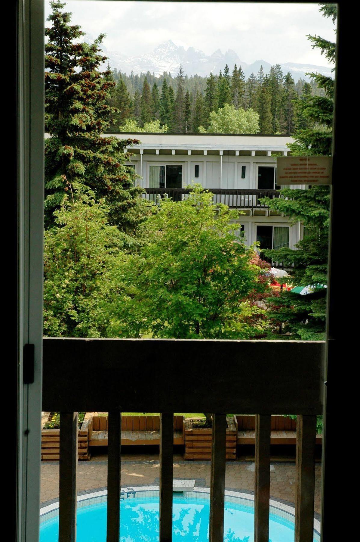 Banff Voyager Inn Ngoại thất bức ảnh